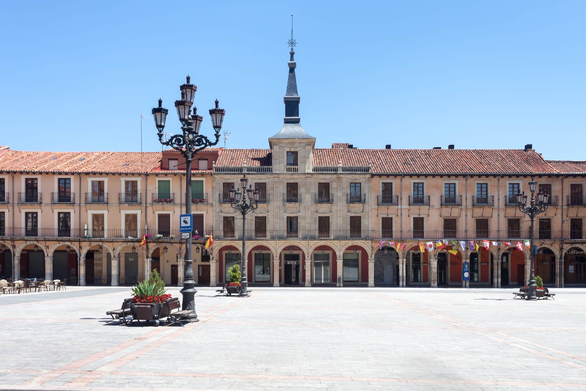 León